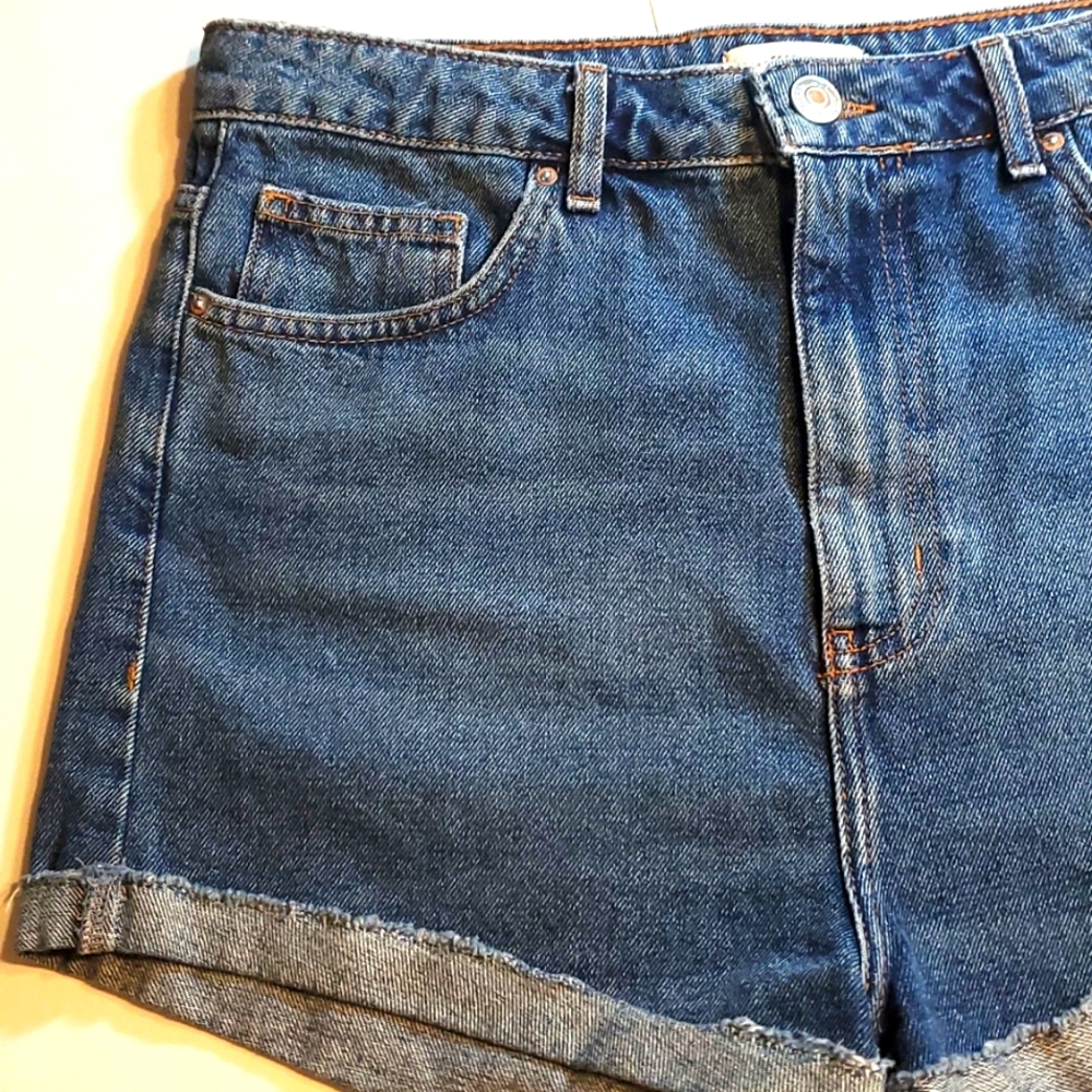 Forever 21 Short Los Angeles size 28 Made in Egypt Very good condition